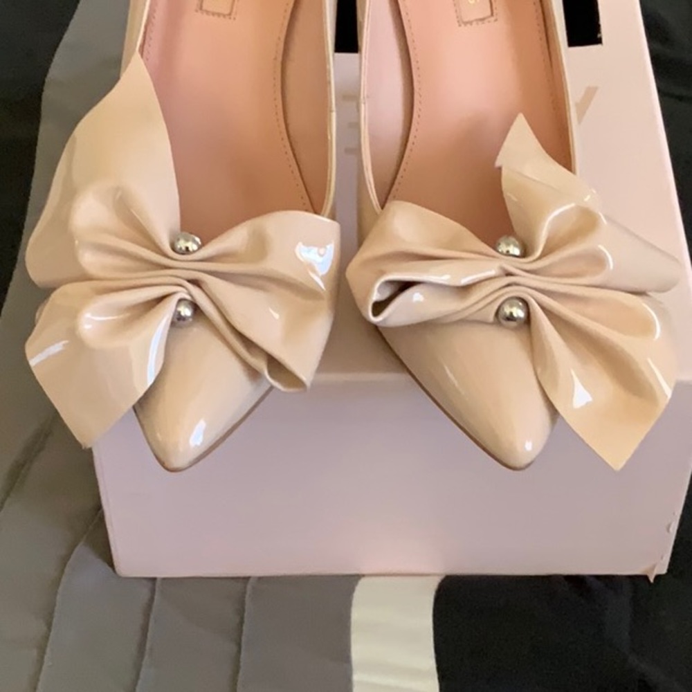 AVEC LES FILLES Joyce Azria Charlotte Pink Patent Pump Size 7.5 - Picture 2 of 4